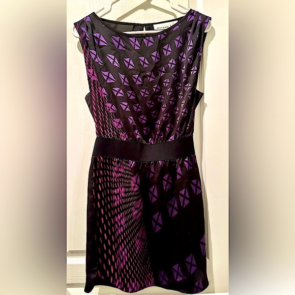 DKNY Sleeveless Electric Geo Print Fuschia Purple Black Skater Mini Dress TB4 - Picture 1 of 6
